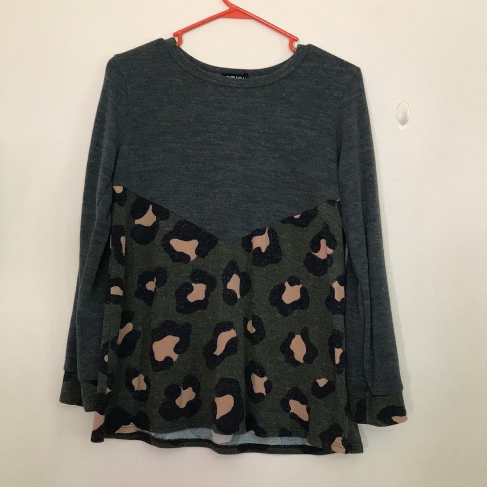 Long sleeved poly-span shirt! Boutique brand!